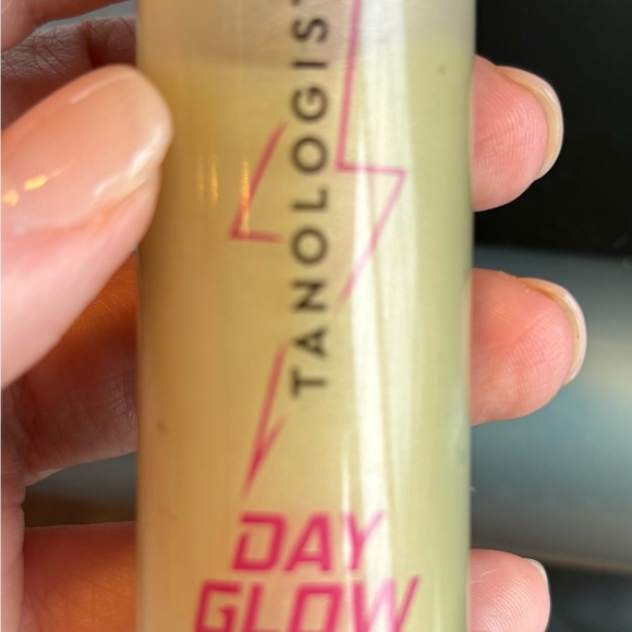 TANOLOGIST Other - TANOLOGIST Day Glow Hyaluronic Radiance Self-Tan Serum